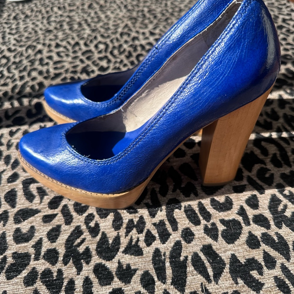 Royal blue Michael Kors platform leather heels - Picture 3 of 7